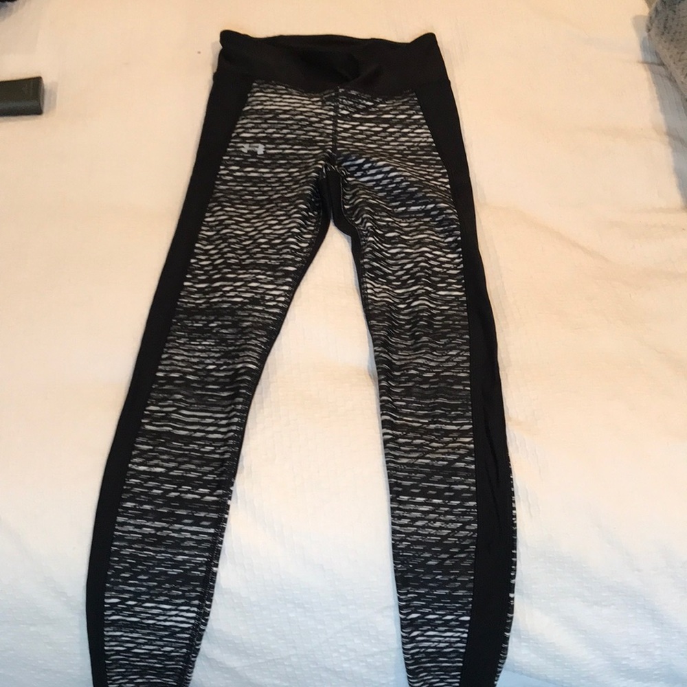 Under Armour black pattern leggings